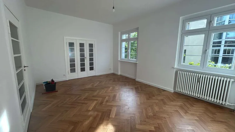 Frisch modernisierte 5-Zimmer-Altbauwohnung mit EBK I Ankleide I Gäste-WC in Wilmersdorf! — photo 1